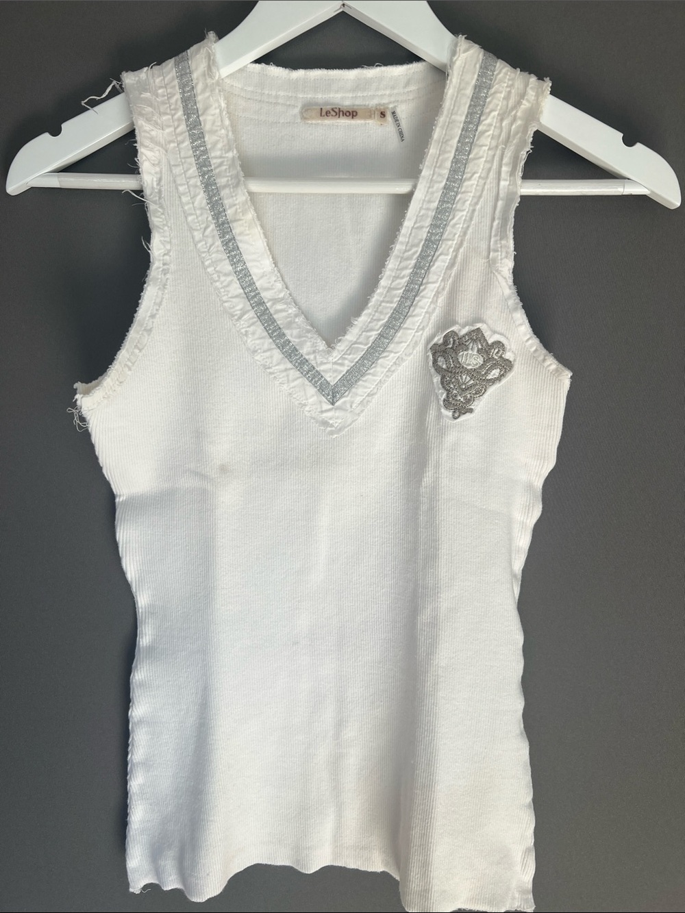 Ieshop White Knit Tank Top with Silver Embroidered Appliqué Size S